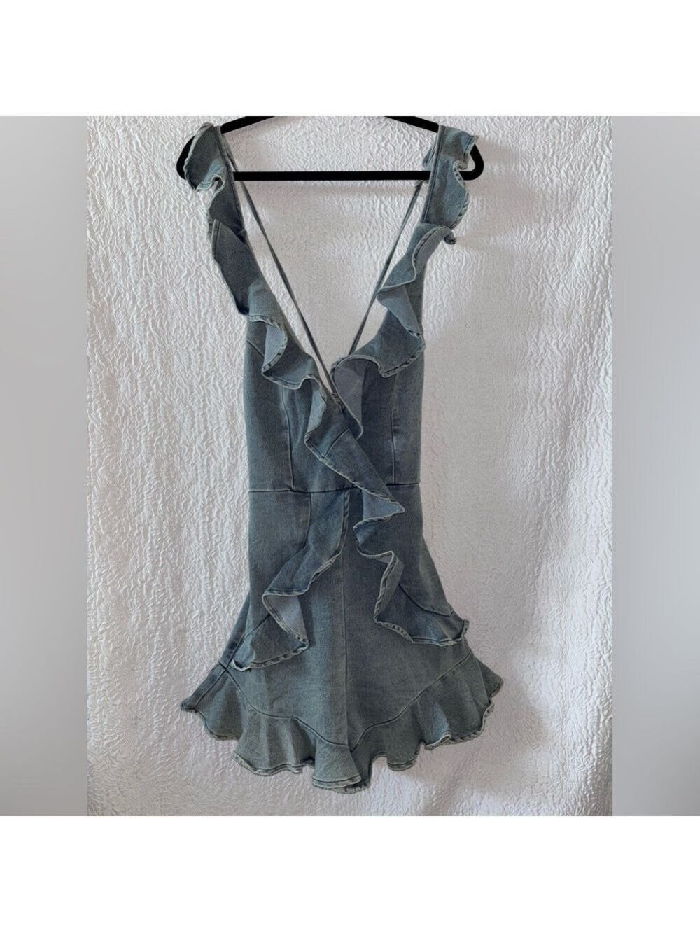 Rosevelvet Sleeveless Crossback V-Neck Ruffle Romper